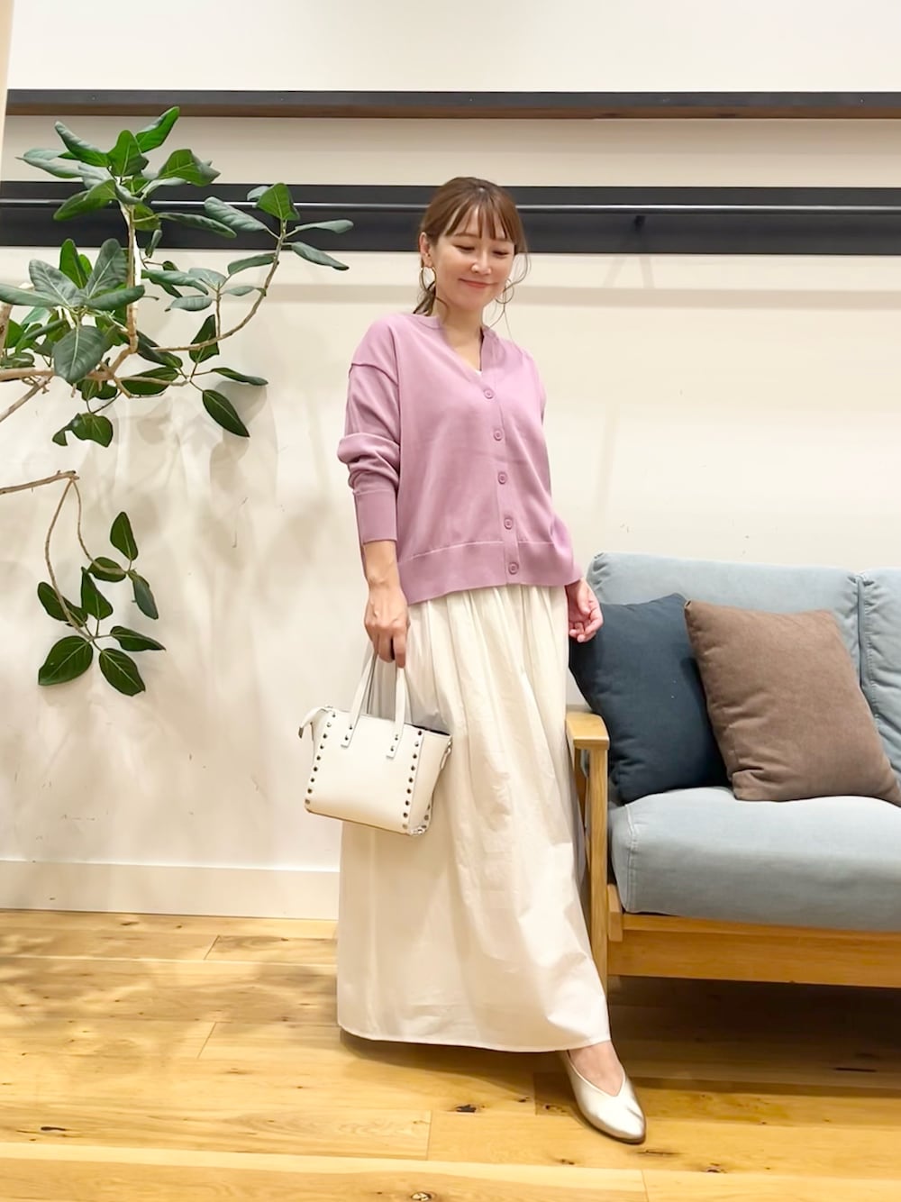 「低身長、低身長コーデ」｜「URBAN RESEARCH DOORSのドライタッチキーネックカーディガン（カーディガン/ボレロ、ピンク系）」を使った、+++ゆき+++さん（レディース・151cm）の秋コーディネートの1枚目の写真