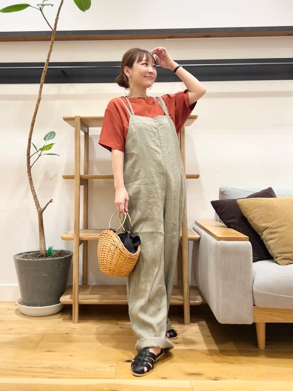 「リネン、doors、低身長コーデ、40代、骨格ストレート、イエベ春、ストレート×イエベ春、ストレート×イエベ」｜「URBAN RESEARCH DOORSのグルカサンダル（サンダル、ブラック系）」を使った、+++ゆき+++さん（レディース・151cm）の春コーディネートの1枚目の写真