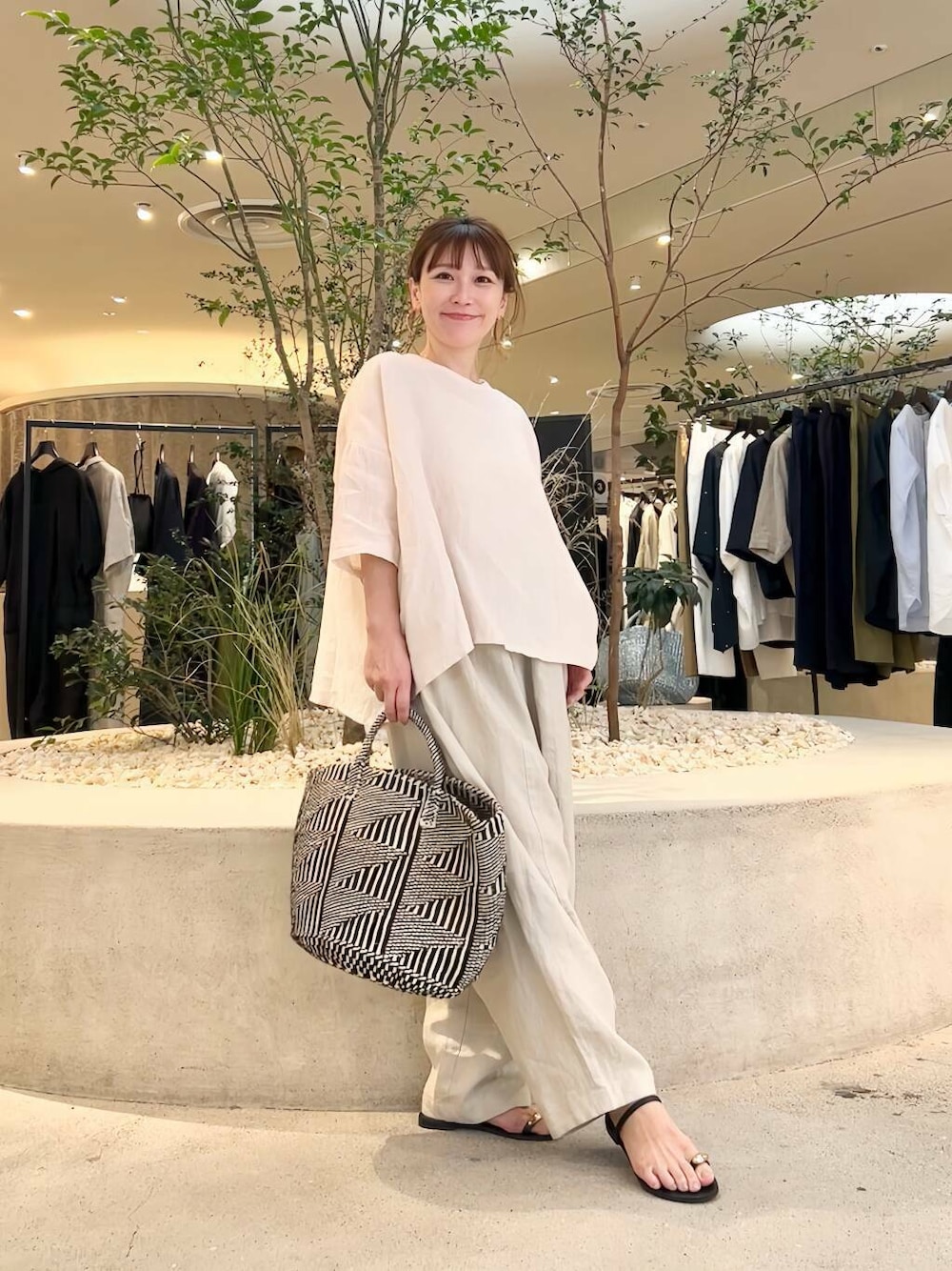 「doors、低身長コーデ、サンダルコーデ、40代、骨格ストレート、イエベ春、ストレート×イエベ春、ストレート×イエベ」｜「かぐれのリネンボリュームパンツ（その他パンツ、ベージュ系）」を使った、+++ゆき+++さん（レディース・151cm）の夏コーディネートの1枚目の写真