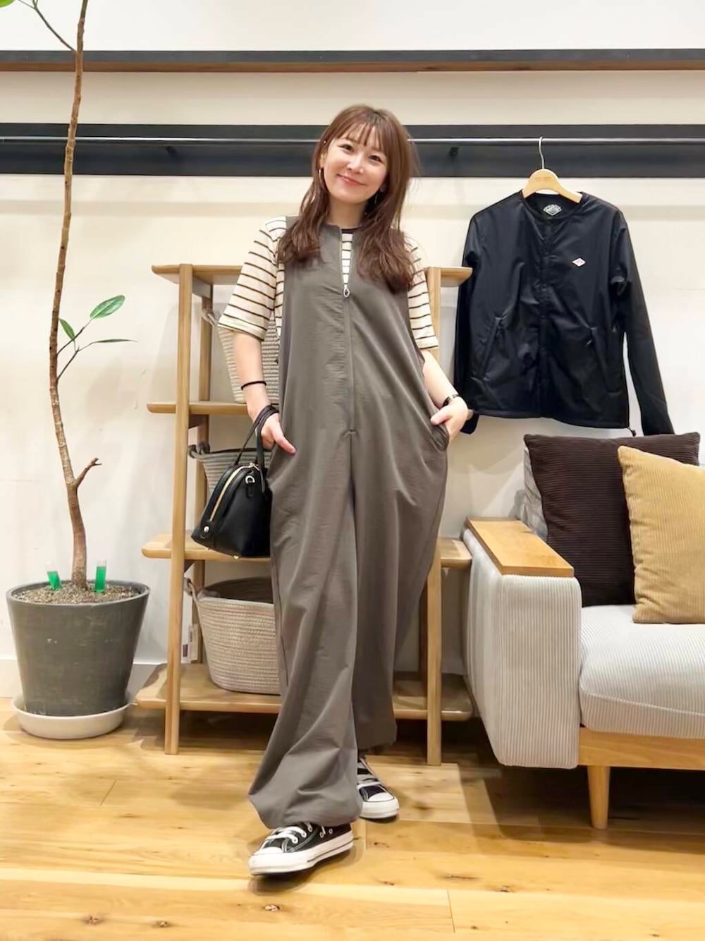 「doors、低身長コーデ、40代、春カラーコーデ、骨格ストレート、イエベ春、ストレート×イエベ春、ストレート×イエベ」｜「FORK&SPOONのFORK&SPOON　フロントジップオールインワン（つなぎ/オールインワン、ブラウン系）」を使った、+++ゆき+++さん（レディース・151cm）の春コーディネートの1枚目の写真