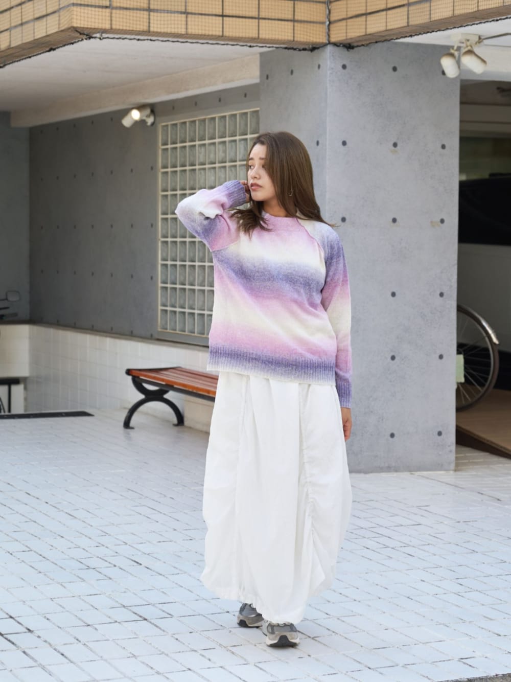 「グラデーション、グラデーションニット、フェミニン、エレガント、ニット、ニットコーデ、秋コーデ、Eddie Bauer、eddiebauer、エディーバウアー」｜「Eddie Bauerのノベリー ヘリテージセーター（ニット/セーター、パープル系）」を使った、eddiebauerofficialさん（レディース・159cm）の秋コーディネートの1枚目の写真