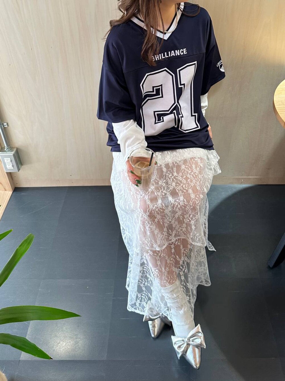 「FOREVER 21、低身長、女子ウケ、フェミニン、カジュアル、着痩せ・細見え」｜「FOREVER 21の【2024SS】イレヘムレーススカート（スカート、ホワイト系）」を使った、tomoka さん（レディース・153cm）の春コーディネートの1枚目の写真