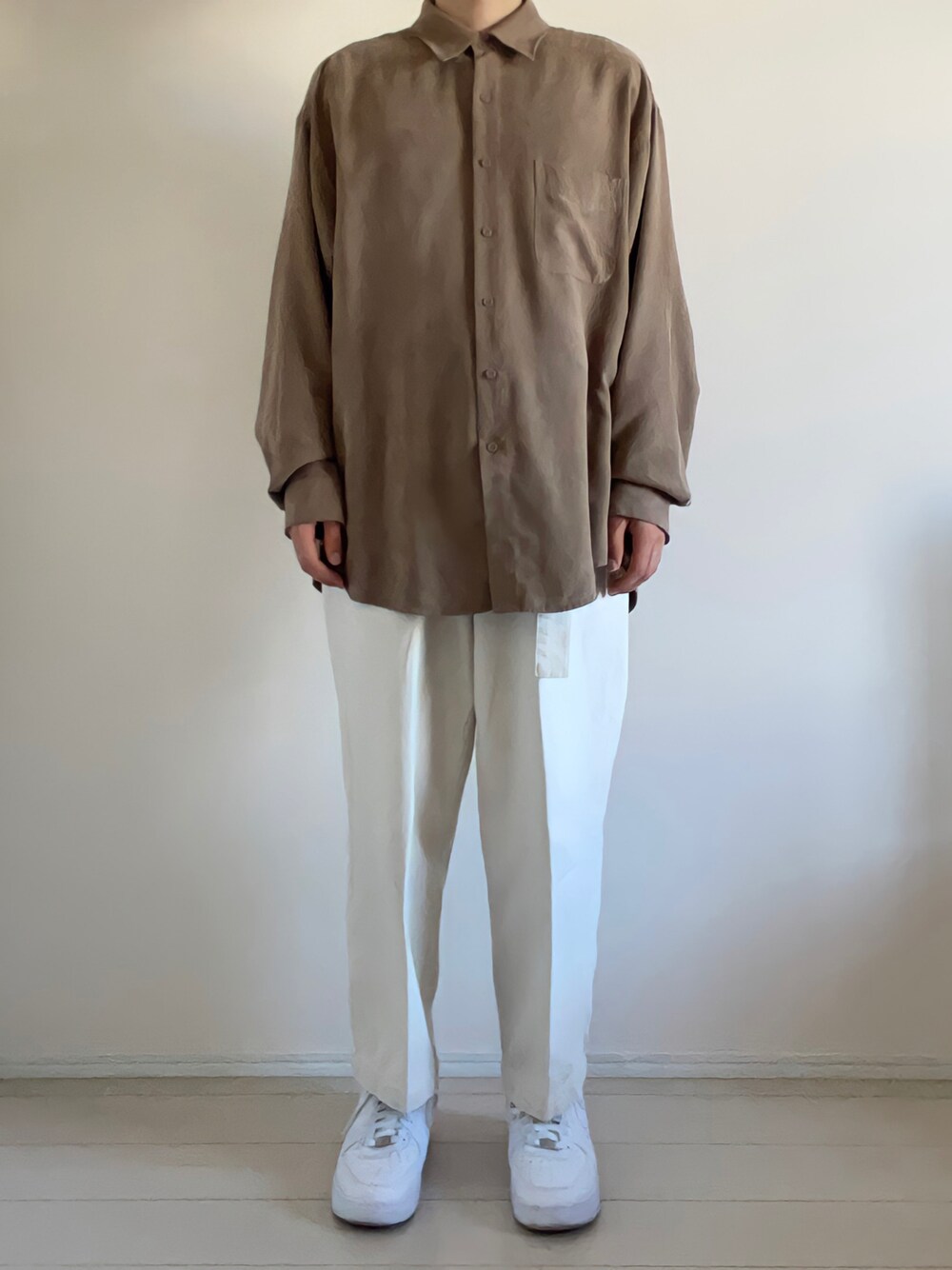 「wearhalloween2021、秋コーデ、おしゃれさんと繋がりたい、古着コーデ、白スニーカー、白パンツ」｜「GUのアイテム（パンツ、ホワイト系）」を使った、せーやさん（メンズ・166cm）の秋コーディネートの1枚目の写真