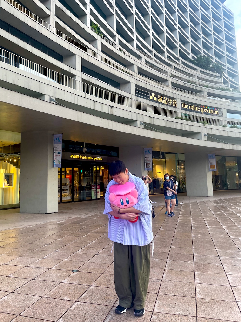 「ootd、夏コーデ、ゆるコーデ」｜「HARVESTYのアイテム（パンツ、グリーン系）」を使った、Pjieeeeeさん（メンズ・172cm）の夏コーディネートの1枚目の写真