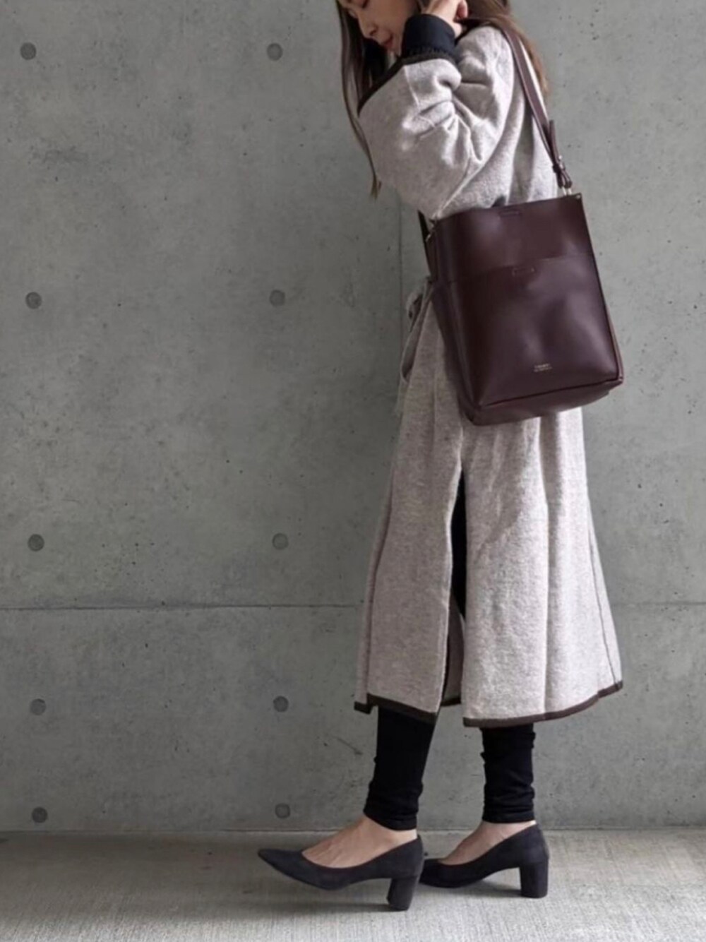 「秋のコーデ、カジュアルコーデ、大人コーデ、ootd、プチプラ、プチプラコーデ、ママコーデ、ママファッション、秋服、秋コーデ、オフィスカジュアル、オフィススタイル、大人ガーリー、大人かわいい、オトナ女子」｜「Per sist enceのPer sist ence/パーシエンス　3点セットマルチショルダー（ショルダーバッグ、ブラック系）」を使った、Per sist enceさん（レディース・162cm）の秋コーディネートの1枚目の写真