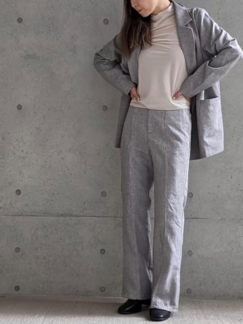 「秋のコーデ、休日スタイル、シンプルコーデ、今日のコーデ、大人コーデ、ootd、プチプラコーデ、プチプラ、秋コーデ、ママコーデ、ママファッション、オトナ女子、大人女子、セットアップ、だから秋服が好き」｜「Per sist enceのPer sist ence/パーシエンス　へリンボンツイード Wジャケット（テーラードジャケット、グレー系）」を使った、Per sist enceさん（レディース・162cm）の秋コーディネートの1枚目の写真