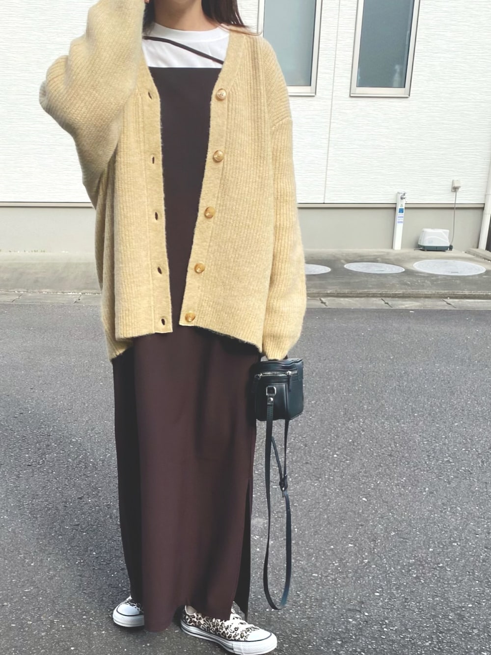「カーディガン、ワンピース、秋のコーデ、低身長、レオパード、オーバーサイズ、イエロー×ブラウン」｜「Ungridの【WEB限定】カラールーズニットカーデ（カーディガン/ボレロ、イエロー系）」を使った、miniiiiiさん（レディース・150cm）の秋コーディネートの1枚目の写真