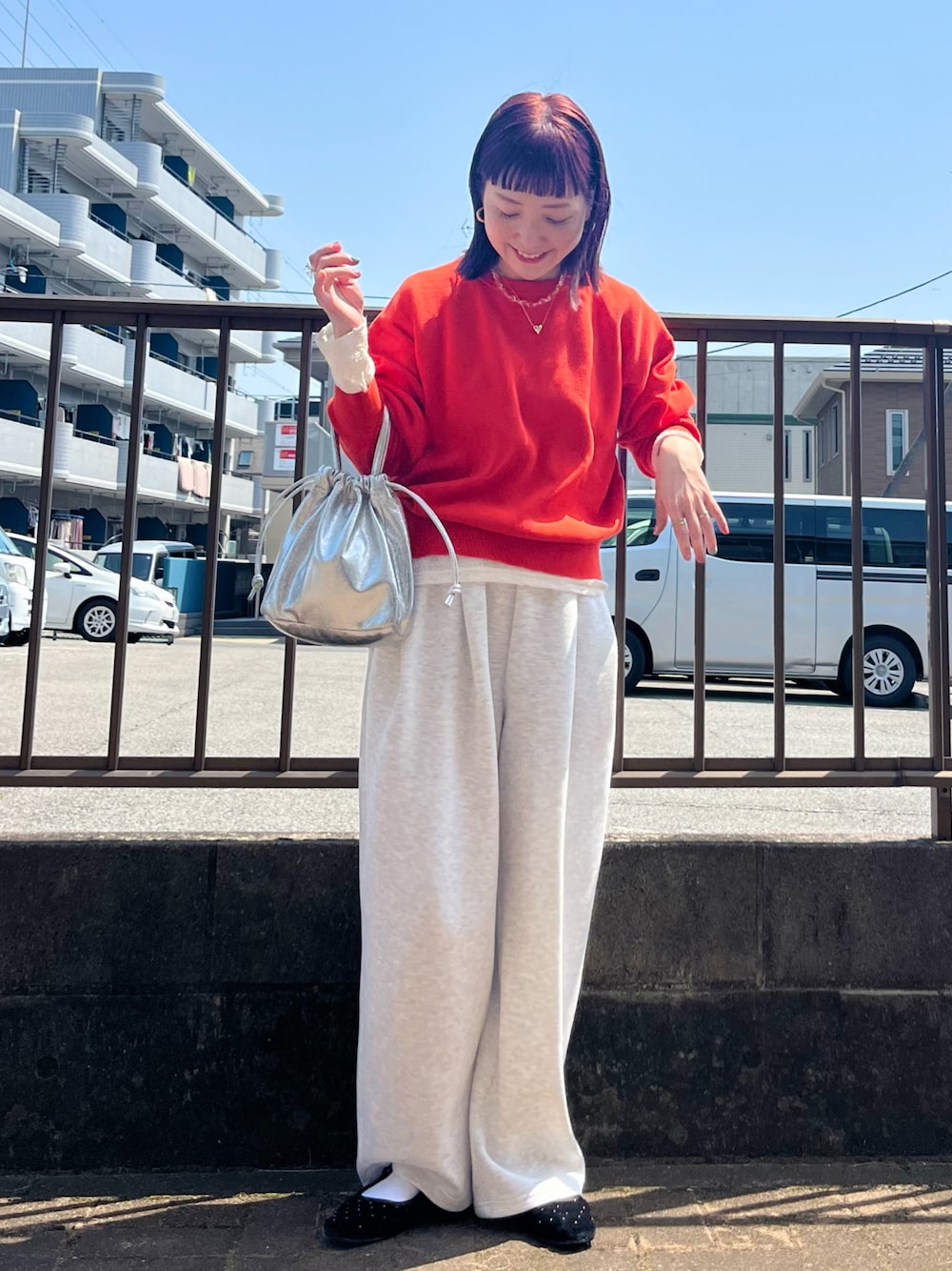 「レイヤードスタイル、今日のコーデ、おでかけコーデ、春ファッション、オトナ女子、ラクチンコーデ、低身長、低身長コーデ」｜「UNIQLOのアイテム（ニット/セーター、オレンジ系）」を使った、sawaさん（骨格ウェーブ・レディース・152cm）の春コーディネートの1枚目の写真