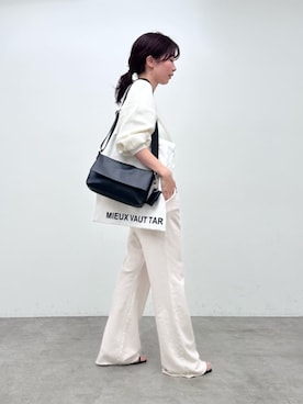 「LARUTA（ラルータ）の【LARUTA】キーリング付きロゴトートバッグ（トートバッグ、ホワイト系）」を使った、Haruさん（レディース・160cm）の春コーディネート