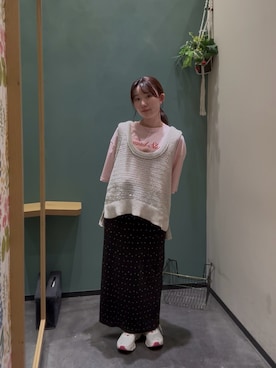 「CIAOPANIC TYPY（チャオパニックティピー）の【オールシーズン活躍】深Uスパンコールラメニットベスト（Vest、ホワイト系）」を使った、レナさん（レディース・152cm）の秋コーディネート