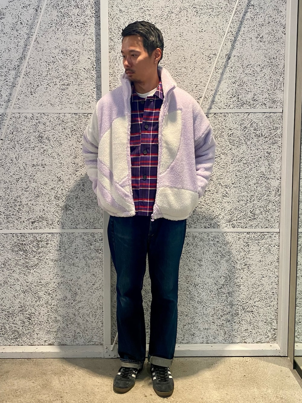 「スニーカー、ジャケット、アウター、adidas、アディダス、ボアジャケット、adidas originals、アディダスオリジナルス、ハンドボールスペツィアル」｜「adidasのシェルパ トラックジャケット / アディダスオリジナルス adidas Originals（ブルゾン、パープル系）」を使った、T.Sさん（メンズ・190cm）の秋コーディネートの1枚目の写真