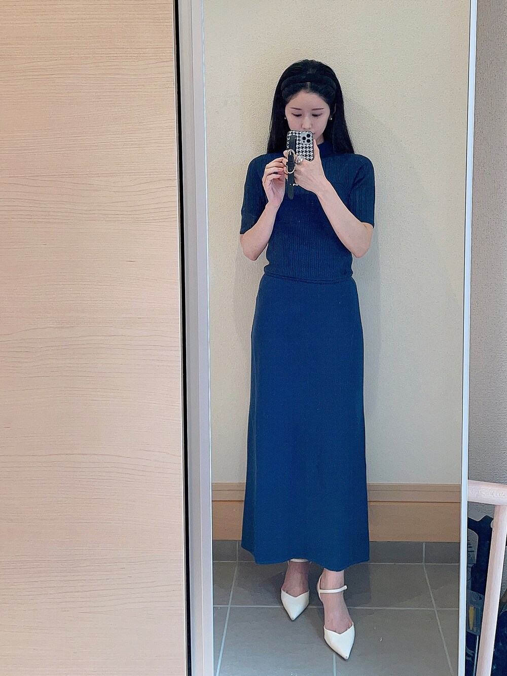 「シンプルコーデ、シンプル、シンプルおしゃれが好き、マメクロゴウチ&ユニクロ、マメクロ」｜「UNIQLOのアイテム（トップス、ブルー系）」を使った、enaさん（レディース・156cm）の春コーディネートの1枚目の写真