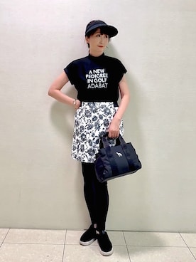 「adabat（アダバット）の【吸水速乾】UVメッセージロゴモックT（Tシャツ/カットソー、ブラック系）」を使った、ᴀᴋɪ ꕤ୭さん（レディース・167cm）の夏コーディネート