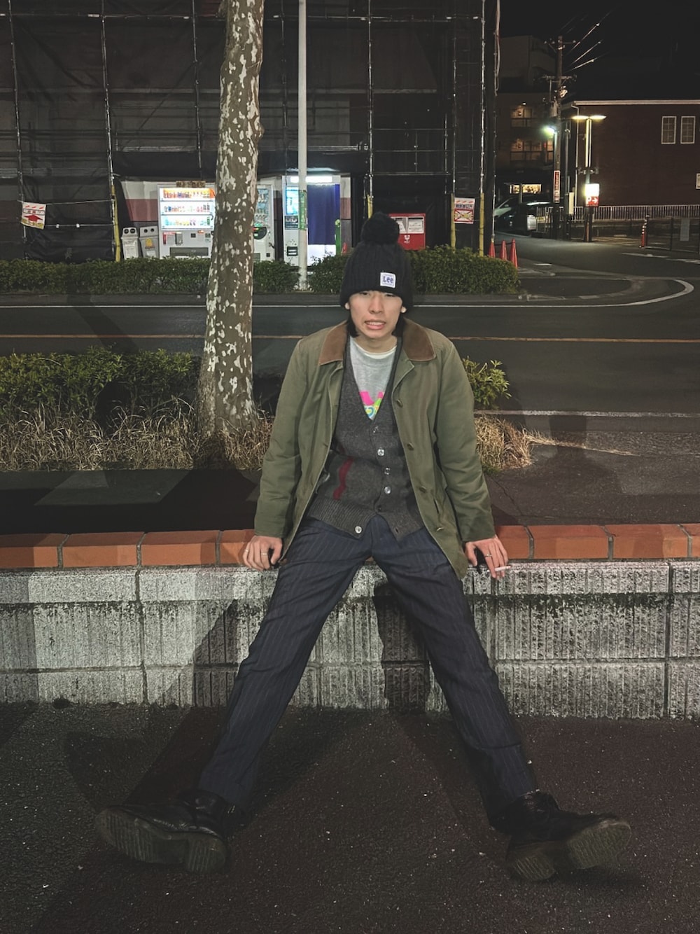 「春コーデ、カジュアル、メンズコーデ、おしゃれさんと繋がりたい、ジャケットスタイル」｜「Leeのアイテム（ニットキャップ/ビーニー、ブラック系）」を使った、nshinke0605さん（メンズ・171cm）の春コーディネートの1枚目の写真