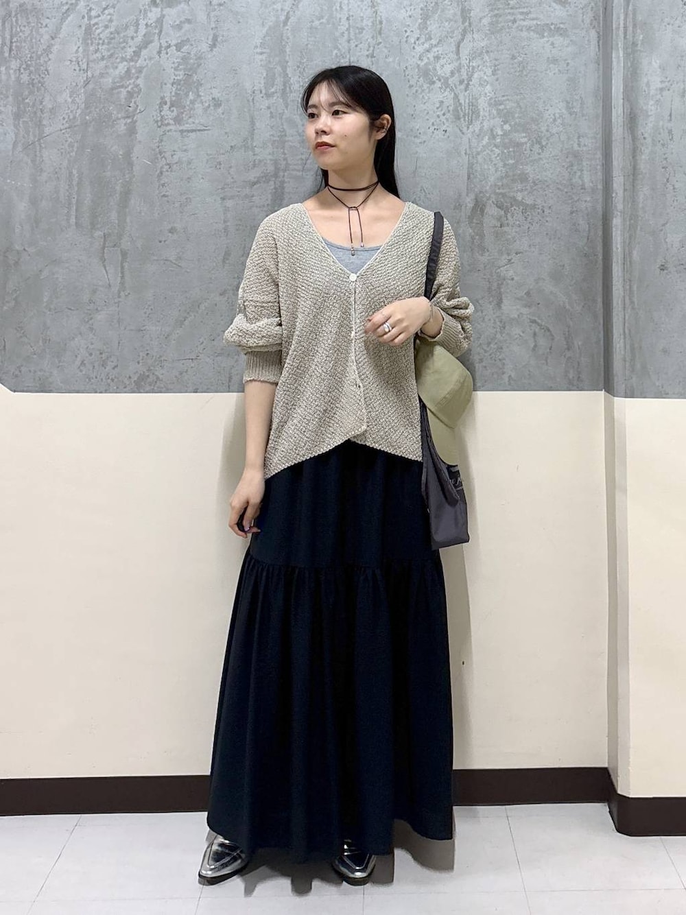 「スカート、リラックス、きれいめ、着痩せ・細見え、夏コーデ、骨格ストレート、BARNYARDSTORM」｜「MazellのMazell / 2WAYソフトモカローファー（ローファー、シルバー系）」を使った、hitomiさん（レディース・160cm）の春コーディネートの1枚目の写真