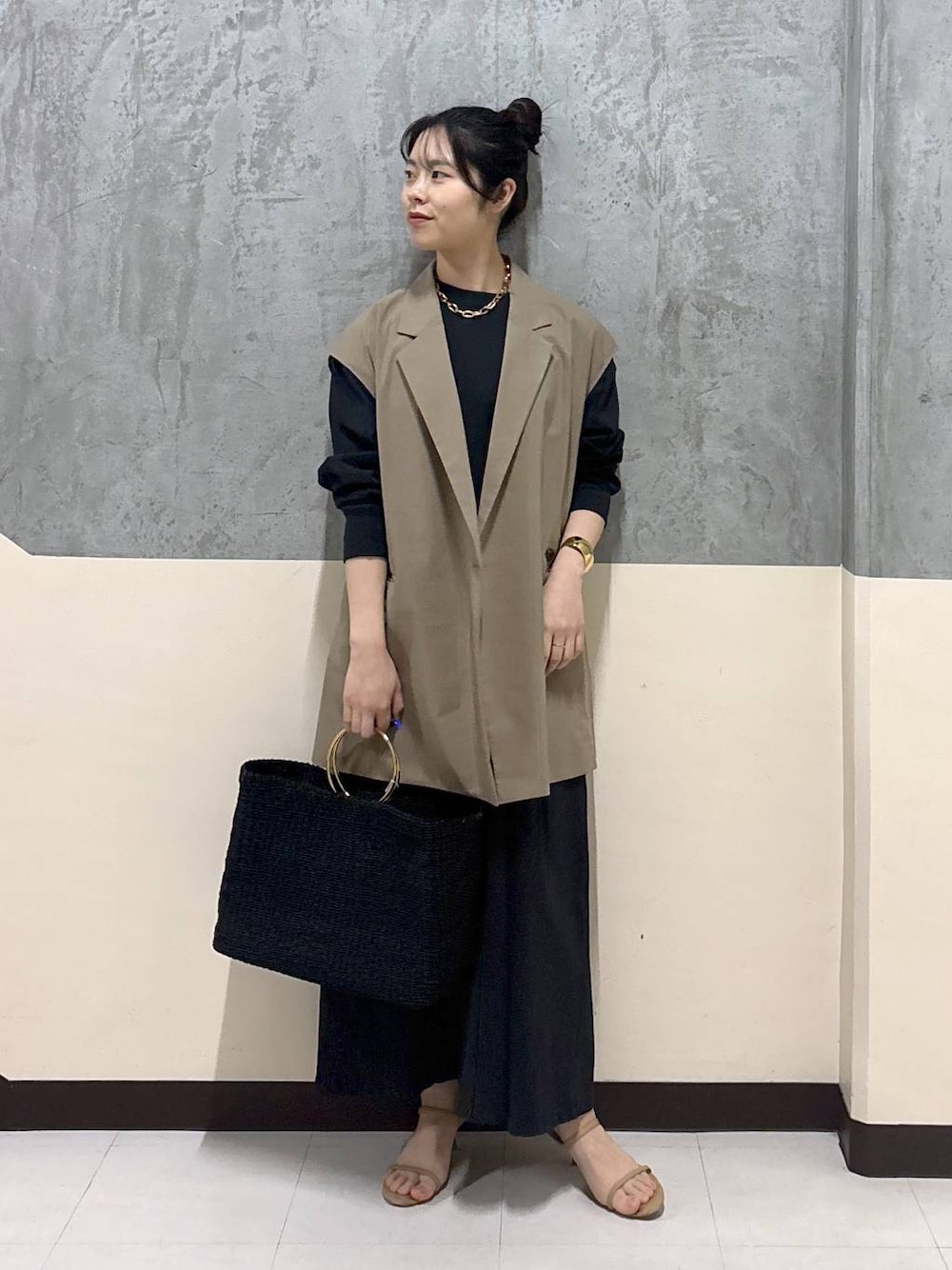 「リラックス、きれいめ、着痩せ・細見え、夏コーデ、骨格ストレート、BARNYARDSTORM、ワンピース」｜「COTTOのCOTTO / リングバッグ（かごバッグ、ブラック系）」を使った、hitomiさん（レディース・160cm）の春コーディネートの1枚目の写真
