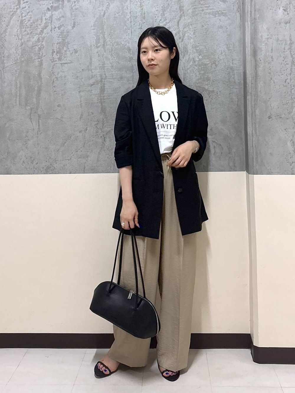 「リラックス、きれいめ、着痩せ・細見え、夏コーデ、骨格ストレート、BARNYARDSTORM、Tシャツ」｜「ADD CULUMNのBARNYARDSTORM / ADDCULUMN(アドカラム) / ボストンバッグ（トートバッグ、ブラック系）」を使った、hitomiさん（レディース・160cm）の夏コーディネートの1枚目の写真
