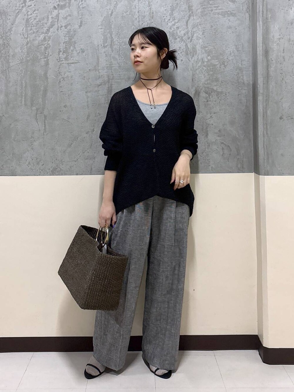「リラックス、きれいめ、着痩せ・細見え、夏コーデ、骨格ストレート、BARNYARDSTORM、リネン・透けアイテム、ワイドパンツ」｜「COTTOのCOTTO / リングバッグ（かごバッグ、ブラウン系）」を使った、hitomiさん（レディース・160cm）の春コーディネートの1枚目の写真