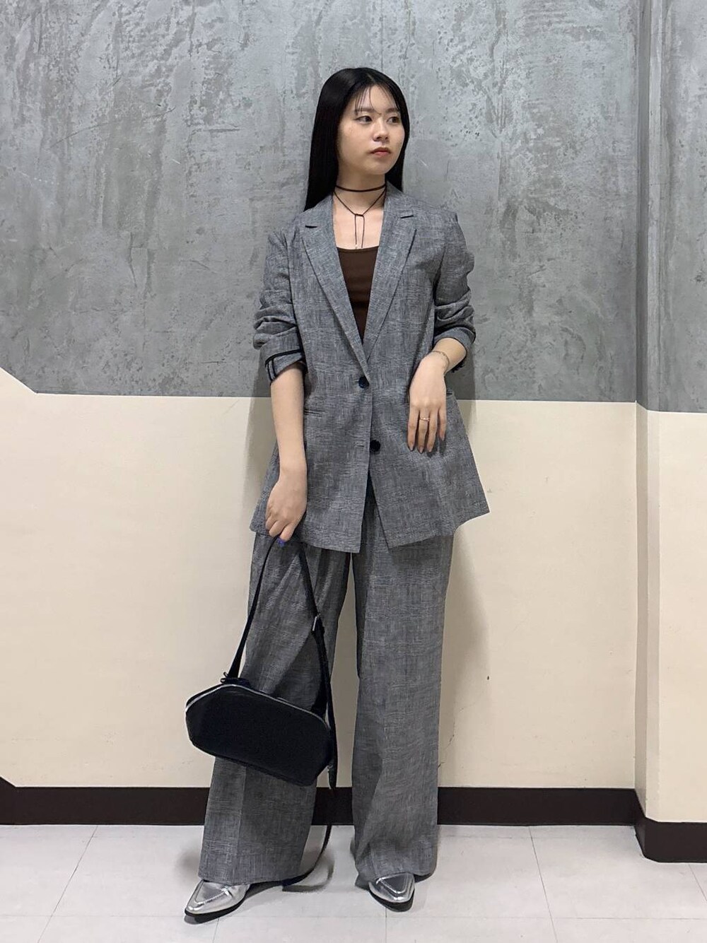 「リラックス、きれいめ、着痩せ・細見え、骨格ストレート、BARNYARDSTORM、パンツ、ジャケット」｜「MazellのMazell / 2WAYソフトモカローファー（ローファー、シルバー系）」を使った、hitomiさん（レディース・160cm）の春コーディネートの1枚目の写真