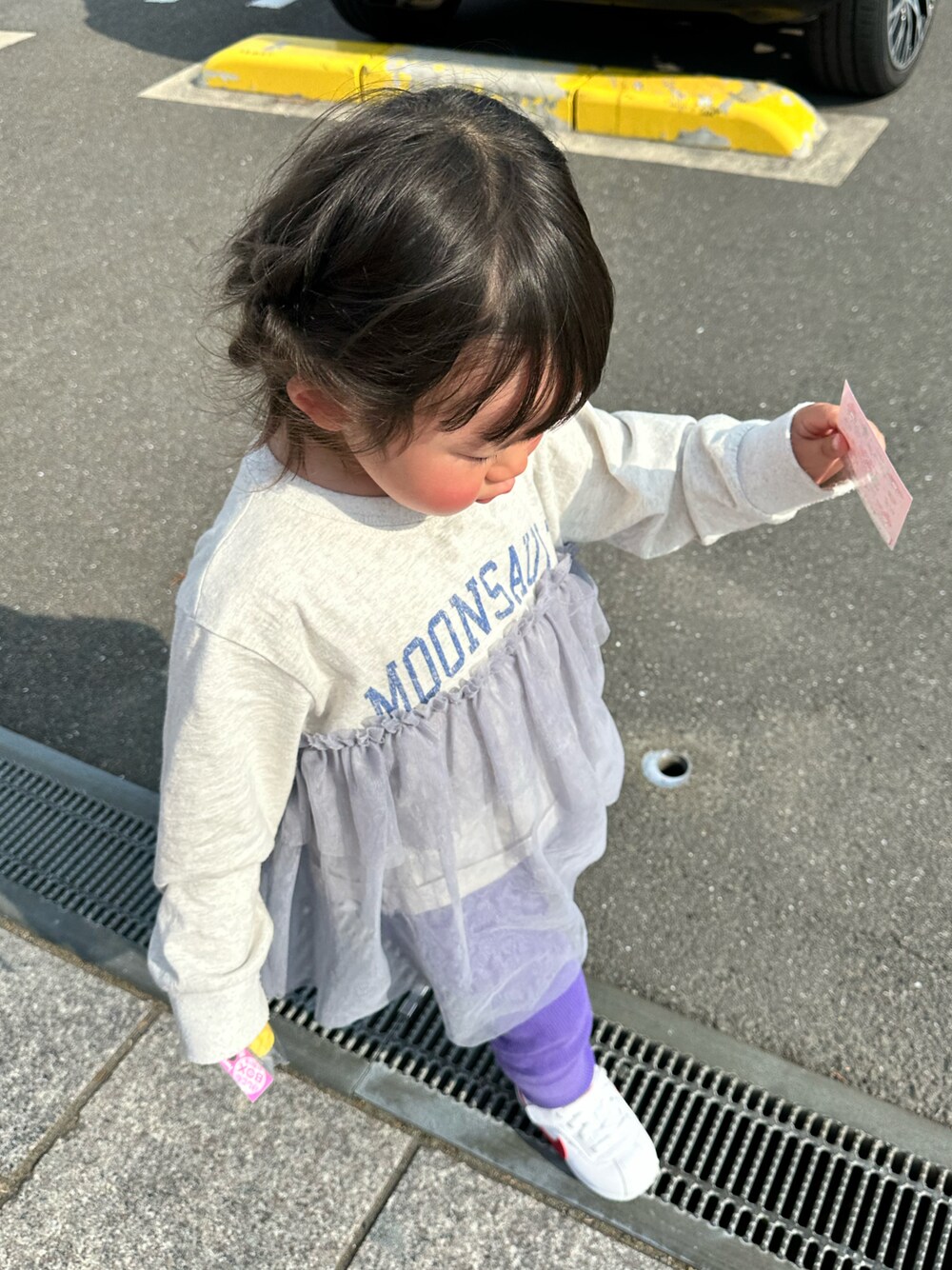 「春めき満開コーデ、春コーデ、女の子、ナイキ、春色」｜「CIAOPANIC TYPYの【KIDS】ウエスト切替チュールチュニック（Tシャツ/カットソー、グレー系）」を使った、chigiripanchan3442さん（キッズ・90cm）の春コーディネートの1枚目の写真