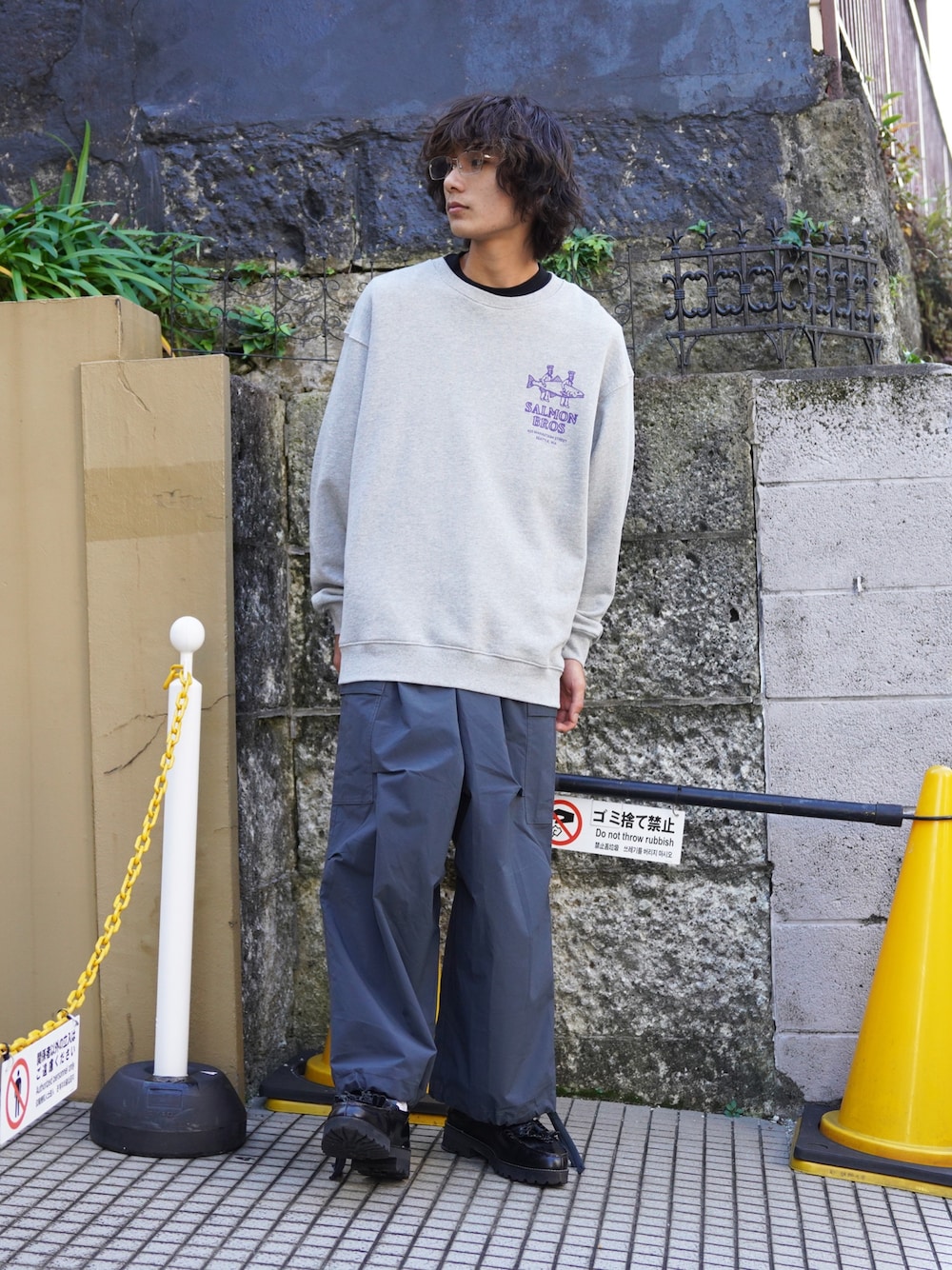 「レザー、ロングコート、キルティング、ブラウン、カーゴパンツ、古着MIX、セットアップ、シンプルスタイル、ジョンブル 大好きすぎて一年中着たい、NEEDLES」｜「MANASTASHのMANASTASH/マナスタッシュ/CiTee SWEAT SALMON/スウェット サーモン（スウェット、その他）」を使った、yusuke061019さん（メンズ・173cm）の秋コーディネートの1枚目の写真