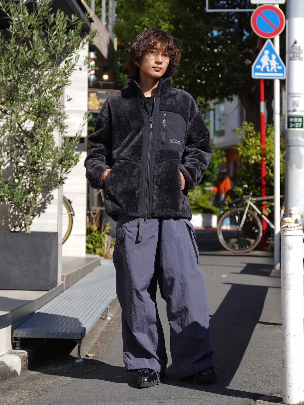 「レザー、キルティング、ロングコート、ブラウン、古着MIX、セットアップ、カーゴパンツ、シンプルスタイル、休日コーデ、ストリートコーデ」｜「MANASTASHのMANASTASH/マナスタッシュ/BIGFOOT JACKET '24/ビッグフットジャケット（ブルゾン、ブラック系）」を使った、yusuke061019さん（メンズ・173cm）の秋コーディネートの1枚目の写真