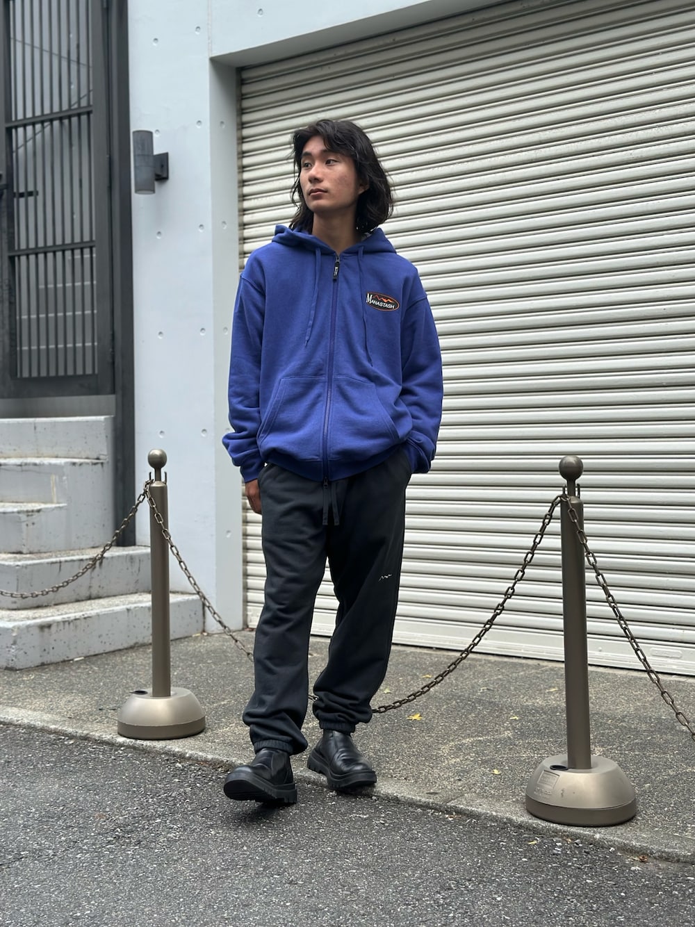 「ワイドパンツ、ヴィンテージ、韓国ファッション、デートコーデ、チェック、セットアップ、アディダス、ビッグシルエット、ブラック、キレイめカジュアル」｜「MANASTASHのMANASTASH/マナスタッシュ/CASCADE PANTS/カスケードパンツ（スウェットパンツ、ブラック系）」を使った、yusuke061019さん（メンズ・173cm）の秋コーディネートの1枚目の写真