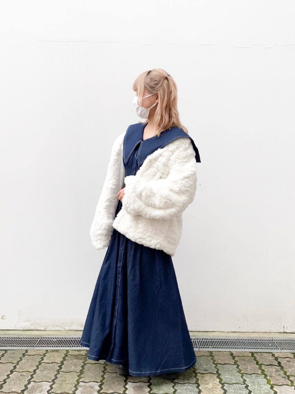 「one after another NICE CLAUP、nice claup、ワンアフターアナザーナイスクラップ、ナイスクラップ、オトナカワイイ、ワンピース、アウター、秋コーデ、ガーリーコーデ、デニムコーデ、シンプルコーデ、秋先取りコーデ、デート、低身長、ロングワンピース」｜「one after another NICE CLAUPの【秋の受注会商品】マルポメマルチコート（その他アウター、ホワイト系）」を使った、はのさん（レディース・152cm）の夏コーディネートの1枚目の写真