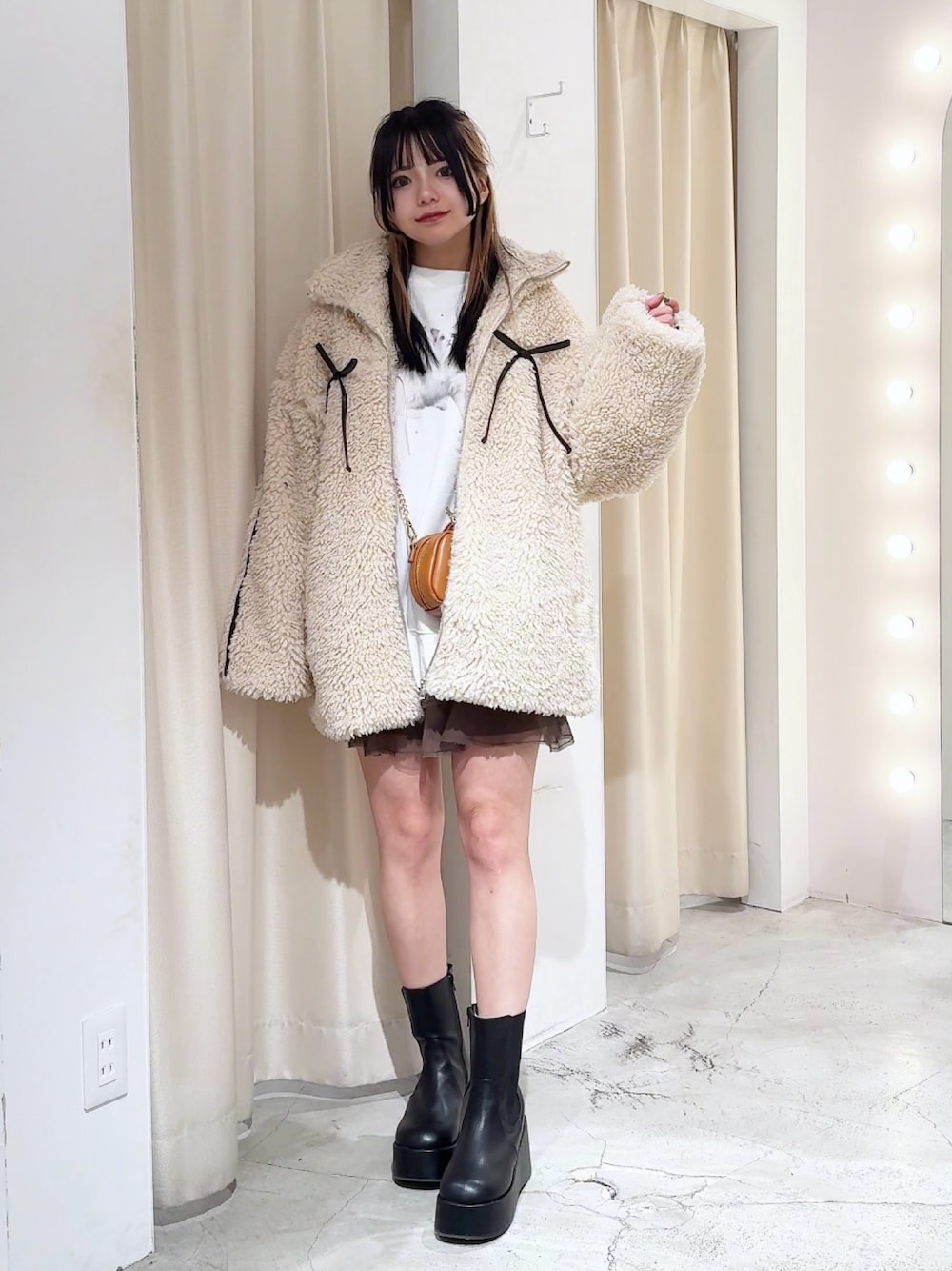 「one after another NICE CLAUP、nice claup、ナイスクラップ、骨格ストレート、低身長コーデ、冬コーデ、冬アウター、ボアジャケット、スウェット、スウェットコーデ、ショートブーツ、カジュアルコーデ、カジュアルガーリー、韓国ファッション、韓国コーデ」｜「one after another NICE CLAUPのサイドラインリボンボアブルゾン（ブルゾン、ベージュ系）」を使った、はのさん（レディース・153cm）の冬コーディネートの1枚目の写真