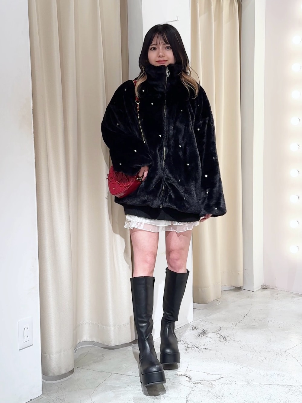 「one after another NICE CLAUP、nice claup、ナイスクラップ、骨格ストレート、低身長コーデ、ファーコート、ファーブルゾン、バレエコア、チュールスカート、冬アウター、ハート、ガーリー、ガーリーコーデ、カジュアルガーリー」｜「one after another NICE CLAUPの【Heart collection】ハートファーブルゾン（ブルゾン、ブラック系）」を使った、はのさん（骨格ストレート・レディース・153cm）の冬コーディネートの1枚目の写真