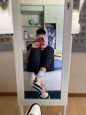 「アイテム（スラックス、シルバー系）」を使った、Ken Sukjaroenkraisriさん（メンズ・180cm）の春コーディネート