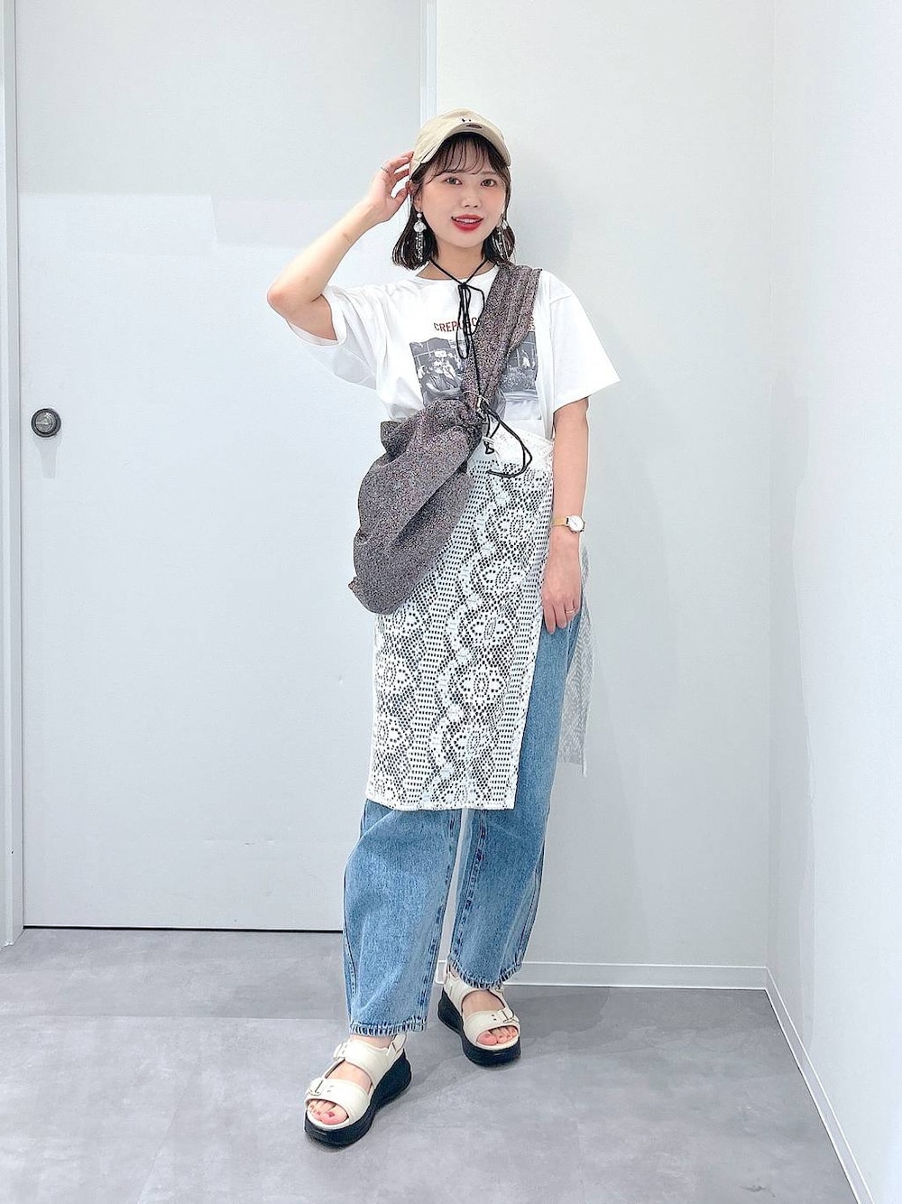 「ニット、Heather、ブーツ、低身長、フェミニン、着痩せ・細見え、韓国系、カジュアル、ワンピース、ミニスカート」｜「GLOBAL WORKのGOODデニムバギーパンツ/118365（デニムパンツ、ブルー系）」を使った、a i r iさん（レディース・150cm）の夏コーディネートの1枚目の写真