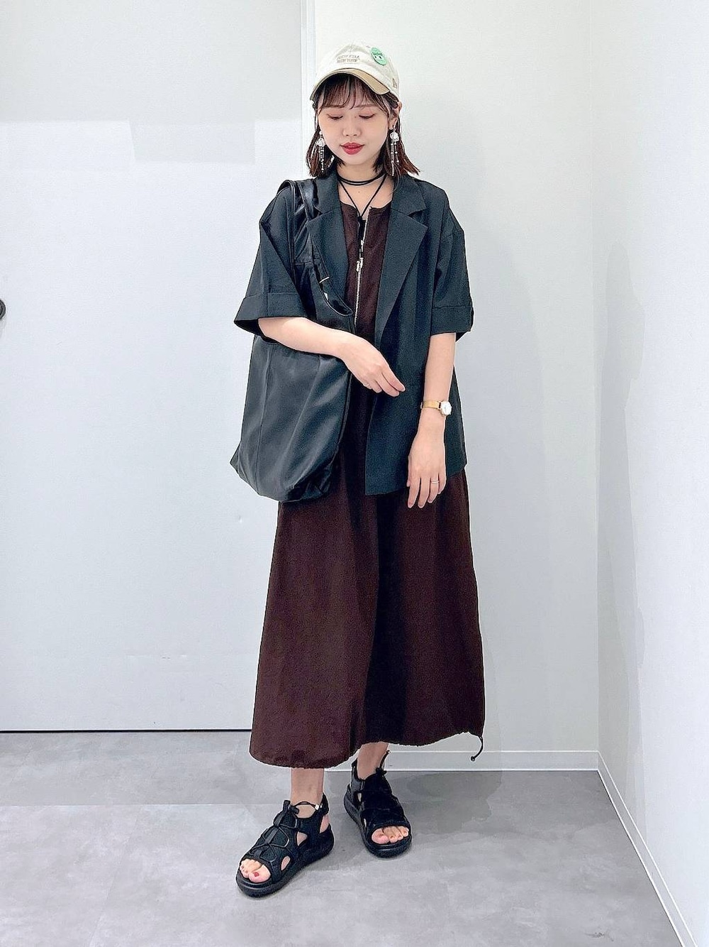 「ママコーデ、低身長、フェミニン、着痩せ・細見え、韓国系、カジュアル、ワンピース、ニット、GLOBAL WORK、ブーツ」｜「GLOBAL WORKのNEW ERAカジュアルクラシック配色/103771（キャップ、ホワイト系）」を使った、a i r iさん（レディース・150cm）の夏コーディネートの1枚目の写真