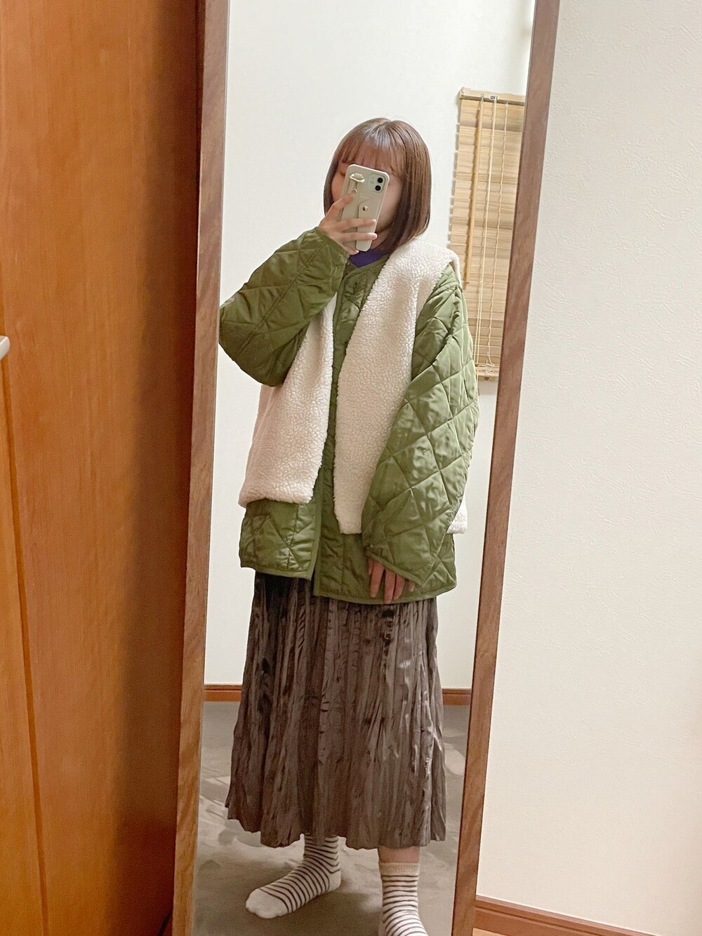 「クリスマスに着たい服、秋冬コーデ、ほっこり、ゆるコーデ、スカートスタイル、低身長、低身長コーデ、キルティングジャケット、ボアベスト、ベスト、大学生、リラックススタイル」｜「w closetのアイテム（ベスト、ホワイト系）」を使った、maroru✲*ﾟさん（骨格ウェーブ・レディース・148cm）の冬コーディネートの1枚目の写真