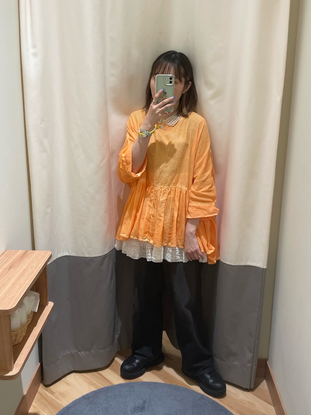 「春夏コーデ、カジュアル、カジュアルコーデ、ガーリー、付け襟、低身長、低身長コーデ、裾フリル、レイヤードスタイル、ミニスカート、オレンジ、スニーカー、スニーカーコーデ、チュニック」｜「SM2のインドボイルピグメント加工ギャザーブラウス（シャツ/ブラウス、オレンジ系）」を使った、maroru✲*ﾟさん（レディース・148cm）の春コーディネートの1枚目の写真
