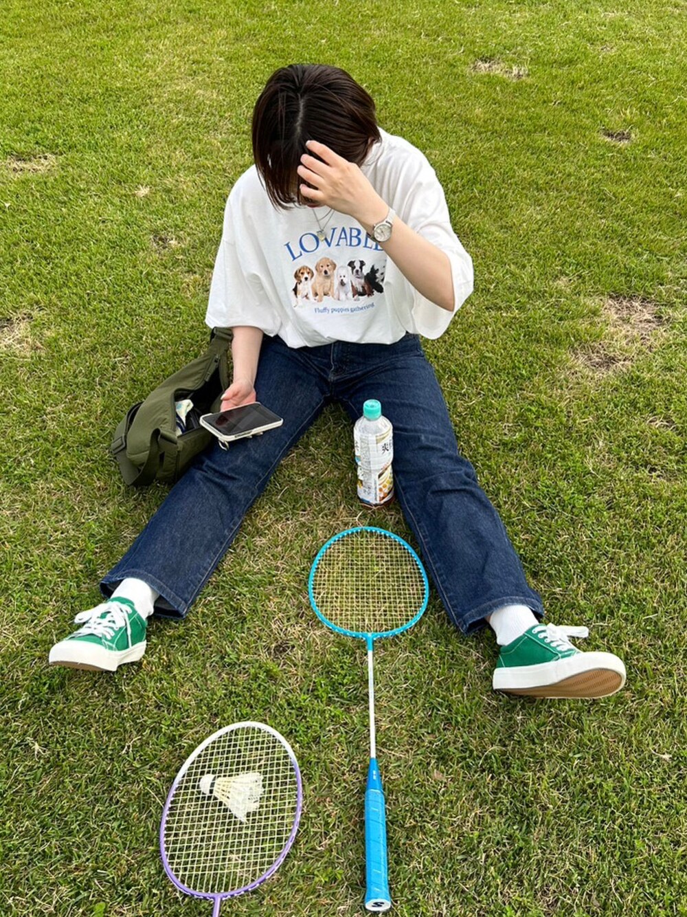 「大人カジュアル、夏コーデ、お出かけコーデ、シンプル、低身長、低身長コーデ、低身長女子、Tシャツ、デニム、公園、カラースニーカー、スニーカーコーデ」｜「UNIQLOのアイテム（パンツ、ブルー系）」を使った、maroru✲*ﾟさん（骨格ウェーブ・レディース・148cm）の夏コーディネートの1枚目の写真