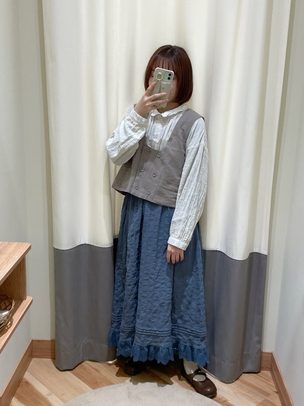 「春色、大人かわいい、春服コーデ、ベスト、襟付きブラウス、レーススカート、スカートスタイル、ゆるコーデ、淡色コーデ、ガーリー、低身長、低身長コーデ」｜「Samansa Mos2の裾スカラップレースギャザースカート（スカート、ブルー系）」を使った、maroru✲*ﾟさん（骨格ウェーブ・レディース・148cm）の春コーディネートの1枚目の写真