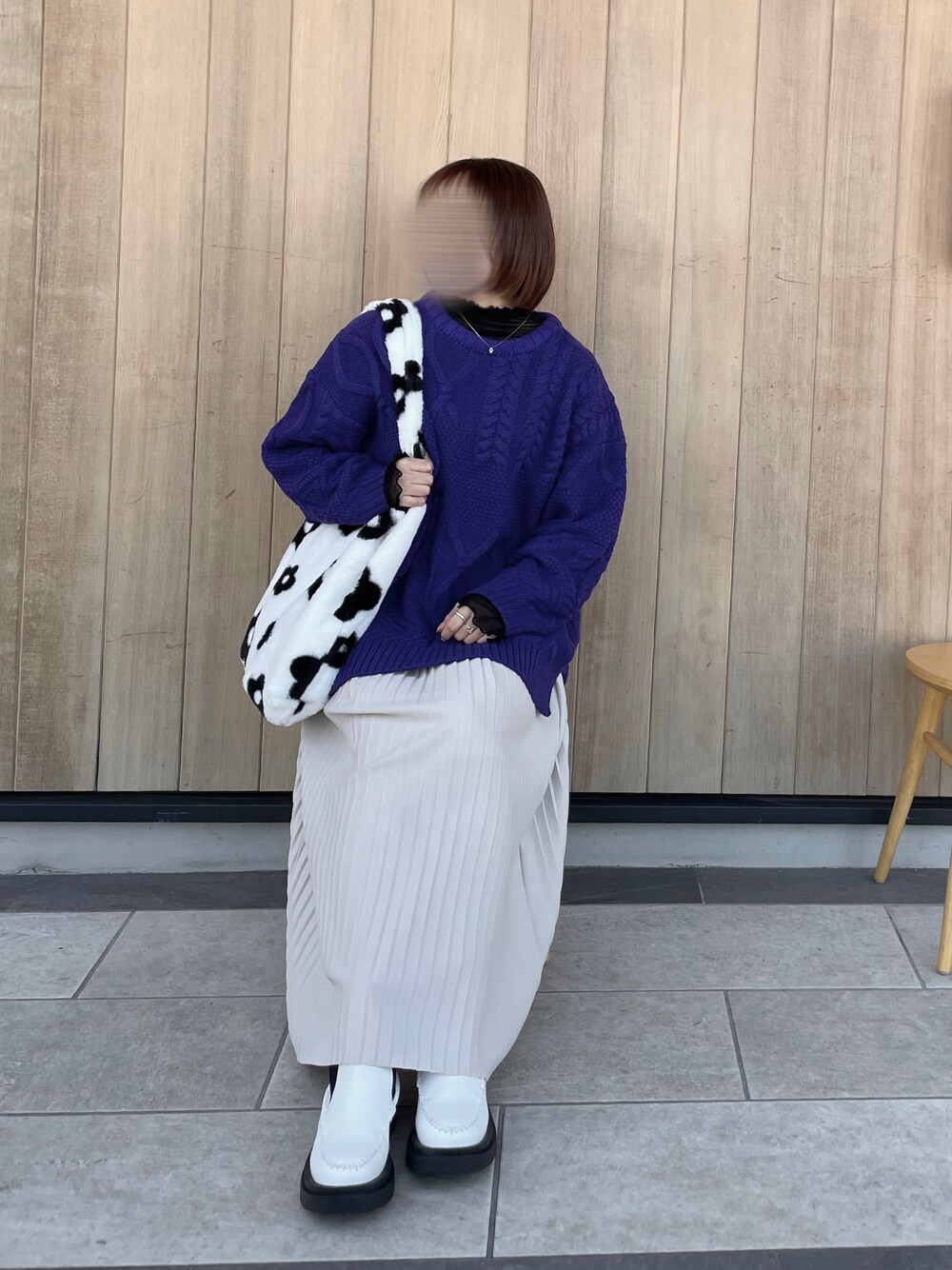 「シンプルスタイル、おでかけコーデ、冬服、3色コーデ、パープル、ケーブルニット、プリーツスカート、サイドゴアブーツ、低身長、低身長コーデ、低身長女子、きれいめカジュアル」｜「forksy.の【forksy.】トラックソールサイドゴアモカブーツ（ブーツ、ホワイト系）」を使った、maroru✲*ﾟさん（骨格ウェーブ・レディース・148cm）の冬コーディネートの1枚目の写真