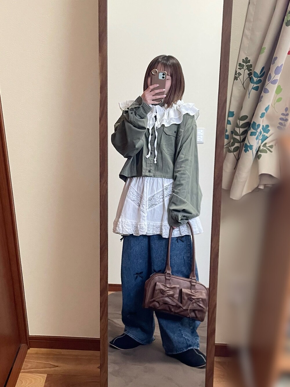 「春コーデ、春、古着MIX、レイヤードスタイル、ミニスカート、着回しコーデ、デニムパンツ、シャツ、つけ襟、低身長、低身長コーデ、低身長女子、カジュアルガーリー、レース、リボン」｜「Samansa Mos2の2WAYレースビスチェ（シャツ/ブラウス、ホワイト系）」を使った、maroru✲*ﾟさん（レディース・148cm）の春コーディネートの1枚目の写真