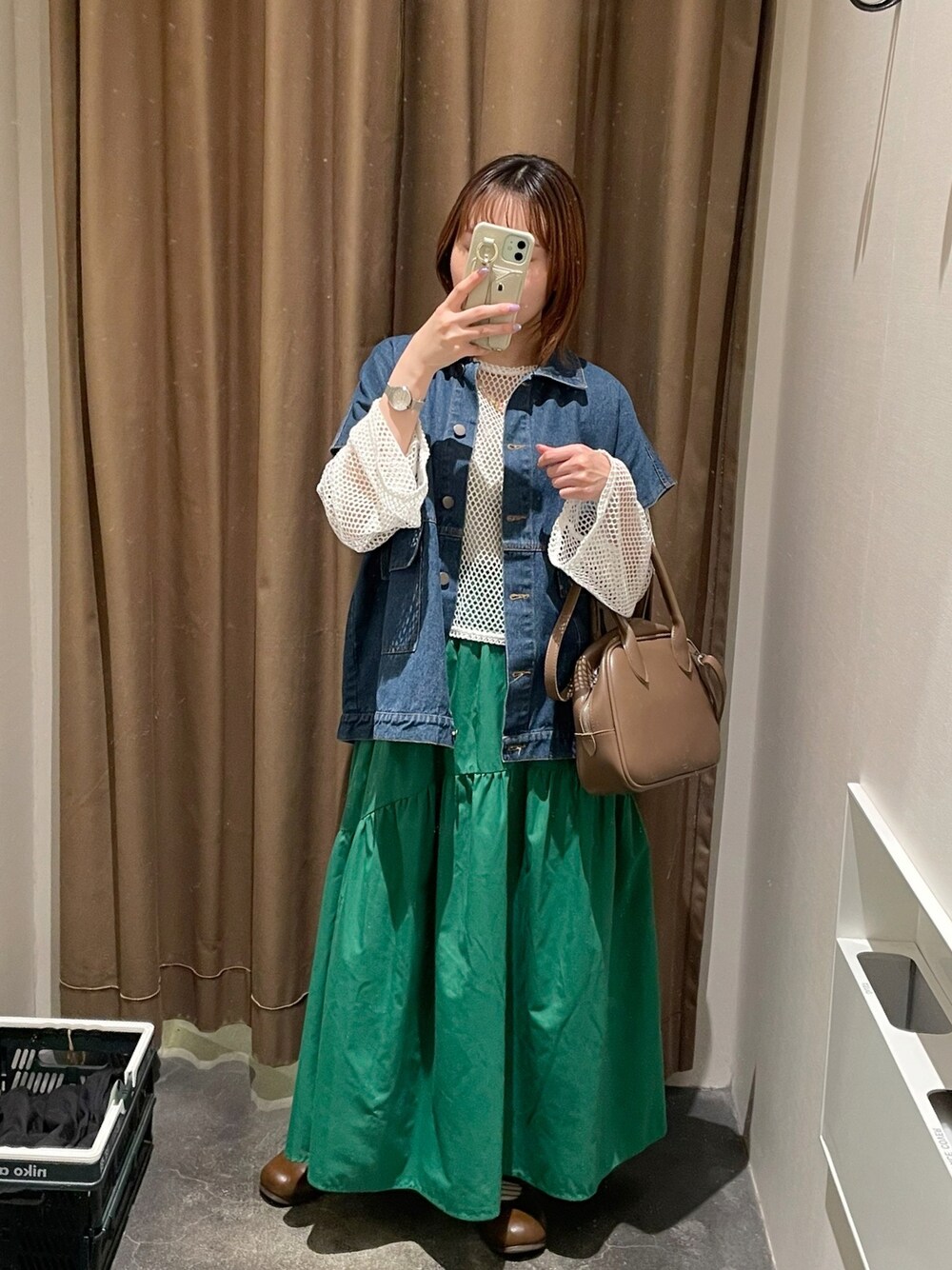 「春ファッション、大人カジュアル、初夏コーデ、デニム、レイヤードスタイル、ベスト、メッシュ、カラースカート、グリーン、カジュアルコーデ、スカートスタイル、キレイめカジュアル、低身長、低身長コーデ」｜「maRe maReのアイテム（シューズ、ブラウン系）」を使った、maroru✲*ﾟさん（骨格ウェーブ・レディース・148cm）の春コーディネートの1枚目の写真