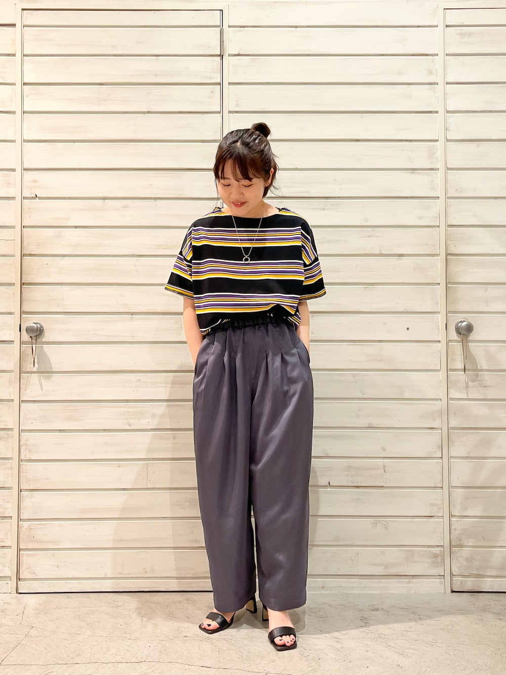 「ラクチンコーデ、お出かけコーデ、リラックススタイル、Tシャツ、サテンパンツ、サテン、エッグパンツ、ootd、メンズライク、ボーダー、今日のコーデ、パンツスタイル」｜「FIL DE FERのワイドボーダー　6分袖カットソー（Tシャツ/カットソー、パープル系）」を使った、murata.さん（レディース・161cm）の春コーディネートの1枚目の写真