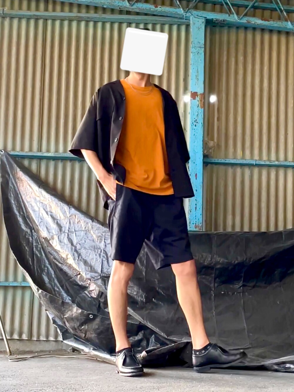 「モード、モードストリート、夏コーデ、セットアップ、オープンカラーシャツ、Tシャツ、ハーフパンツ、革靴、ワントーンコーデ、シンプルコーデ、シンプル、プチプラ」｜「UNIQLOのオーバーサイズクルーネックT（半袖）（Tシャツ/カットソー、イエロー系）」を使った、まいこさん（メンズ・183cm）の夏コーディネートの1枚目の写真