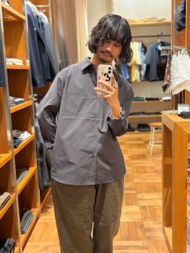 「URBAN RESEARCH DOORS（アーバンリサーチドアーズ）の『速乾/イージーケア/UVカット』『URTECH』Aircare ロングスリーブシャツ（シャツ/ブラウス、グレー系）」を使った、Naraさん（メンズ・166cm）の秋コーディネート
