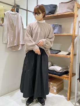 「袖ボリューム」｜「アイテム（スニーカー）」を使った、鵜飼　和花さん（レディース・165cm）の秋コーディネート