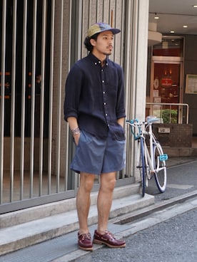 「BEAMS PLUS（ビームスプラス）のBEAMS PLUS / ソリッド リネン ボタンダウンシャツ（シャツ/ブラウス、ブルー系）」を使った、おまつさん（メンズ・176cm）の夏コーディネート