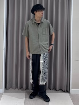 「ITEMS URBANRESEARCH（アイテムズ アーバンリサーチ）の『接触冷感/吸水速乾/イージーケア/UVカット』クイックドライリネンタッチ半袖シャツ（シャツ/ブラウス、ベージュ系）」を使った、shunさん（メンズ・186cm）の夏コーディネート