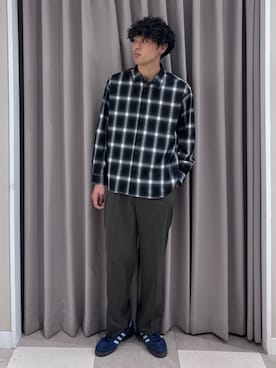 「ITEMS URBANRESEARCH（アイテムズ アーバンリサーチ）のオンブレチェックレギュラーカラーライトシャツ（シャツ/ブラウス、ブラック系）」を使った、shunさん（メンズ・186cm）の春コーディネート
