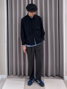 「ITEMS URBANRESEARCH（アイテムズ アーバンリサーチ）のジオメレースレギュラーカラーシャツ（シャツ/ブラウス、ブラック系）」を使った、shunさん（メンズ・186cm）の春コーディネート