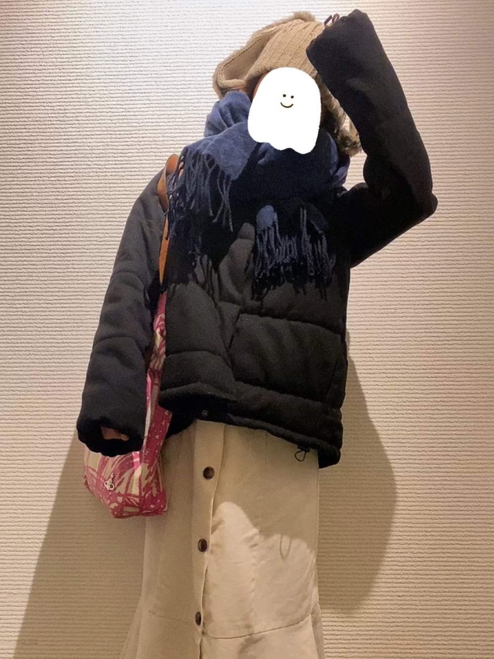 「真冬のあったかスタイル、マフラーぐるぐる、フライトキャップ、おでかけコーデ、着回しコーデ、モノトーンコーデ、低身長コーデ、カジュアルスタイル、骨格ウェーブ、冬服」｜「earth music&ecologyのアイテム（ダウンジャケット/コート、ブラック系）」を使った、べーさん（レディース・144cm）の冬コーディネートの1枚目の写真