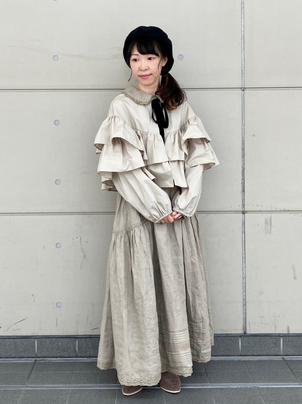 「アツいコーデ全部見せ、お出かけコーデ、秋服準備はじめました、シャツスタイル、休日スタイル、オトナカジュアル、大人女子、大人ガーリー、低身長女子、秋冬コーデ、ビッグシルエット、ワントーンコーデ、淡色コーデ、シンプルスタイル」｜「TSUHARU by Samansa Mos2のリネンレースブラウス（シャツ/ブラウス、ベージュ系）」を使った、アリーさん（レディース・153cm）の夏コーディネートの1枚目の写真